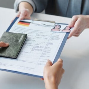 تجديد الإقامة ومقارنة تأمين شنغن