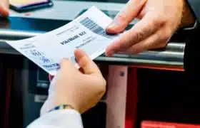 حجز تذكرة طيران وهمية مع Traavie